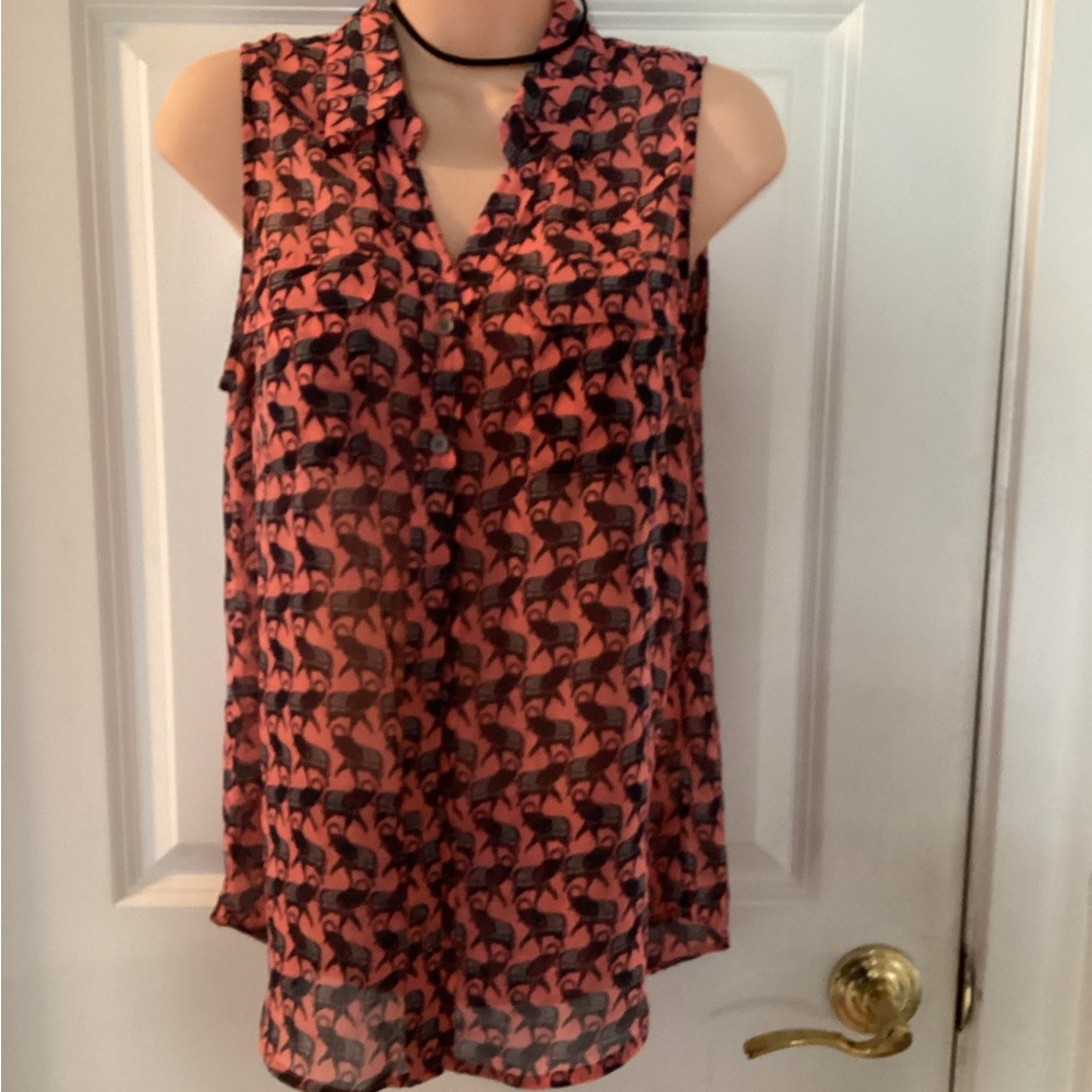 Gap Sleeveles button down top Size Small🐘🐘